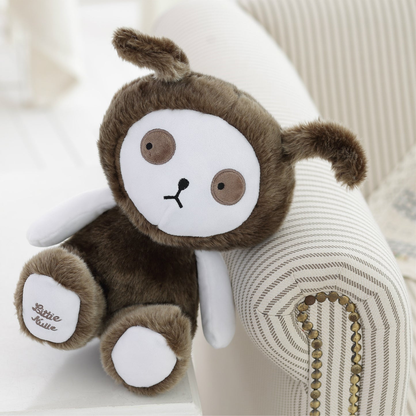 Muñeco de Peluche Inspirado en el Diseño de LuckyBoySunday